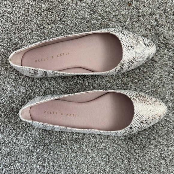 Flats - Picture 3 of 3